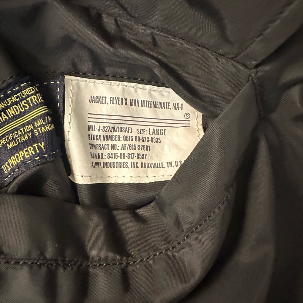 Alpha Industries Lightweight Bomber Jacket - Picture 6 of 6